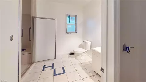 Bath - 58 College Pl, Hampton, VA 23669 photo 5 of 7