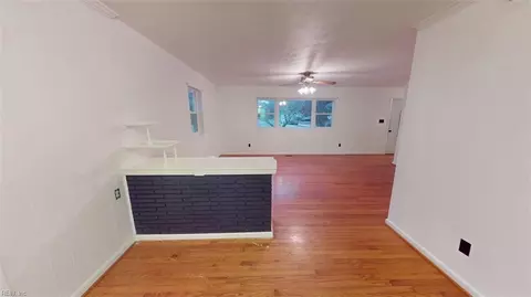 Living - 58 College Pl, Hampton, VA 23669 photo 6 of 10