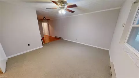Living - 58 College Pl, Hampton, VA 23669 photo 7 of 10