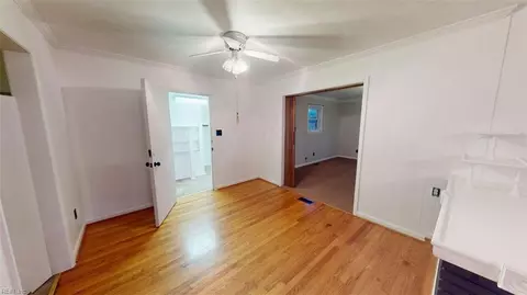 Entry Way - 58 College Pl, Hampton, VA 23669 photo 2 of 8