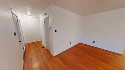 Entry Way - 58 College Pl, Hampton, VA 23669 photo 1 of 8