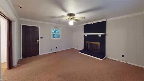 Living - 58 College Pl, Hampton, VA 23669 photo 8 of 10