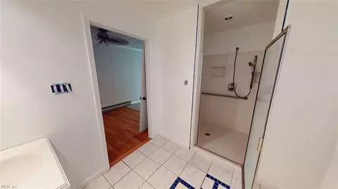 Bath - 58 College Pl, Hampton, VA 23669 photo 4 of 7