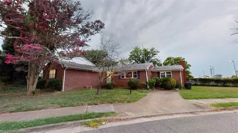 Exterior - 58 College Pl, Hampton, VA 23669 photo 4 of 4