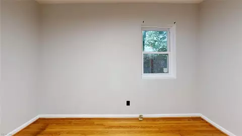 Bedroom - 58 College Pl, Hampton, VA 23669 photo 6 of 9