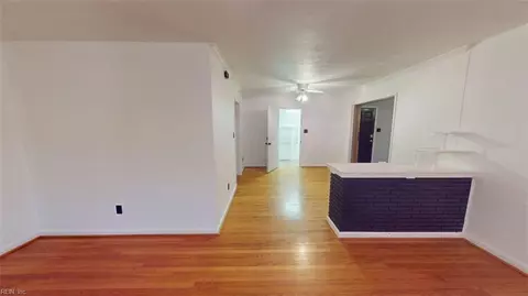 Living - 58 College Pl, Hampton, VA 23669 photo 5 of 10