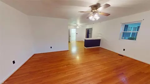 Living - 58 College Pl, Hampton, VA 23669 photo 1 of 10