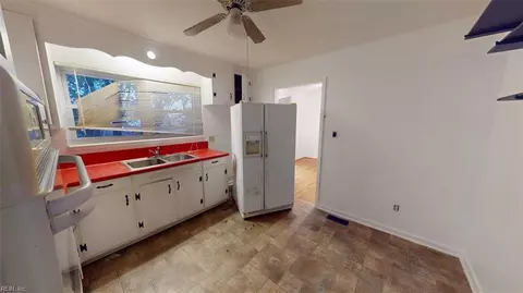 Entry Way - 58 College Pl, Hampton, VA 23669 photo 3 of 8