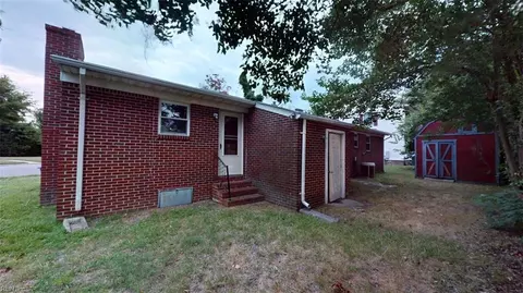 Exterior - 58 College Pl, Hampton, VA 23669 photo 2 of 4