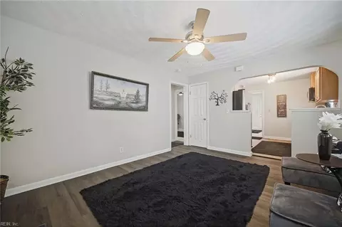Entry Way - 7422 Davidson St, Norfolk, VA 23513 photo 3 of 4