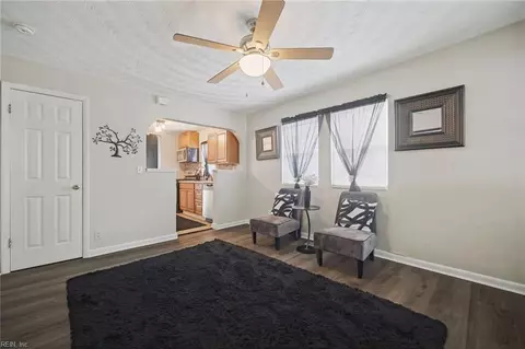 Entry Way - 7422 Davidson St, Norfolk, VA 23513 photo 1 of 4
