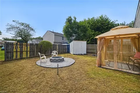 Exterior - 7422 Davidson St, Norfolk, VA 23513 photo 5 of 8