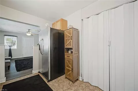 Entry Way - 7422 Davidson St, Norfolk, VA 23513 photo 4 of 4