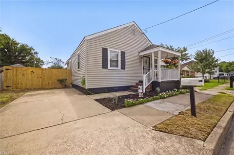 Exterior - 7422 Davidson St, Norfolk, VA 23513 photo 6 of 8