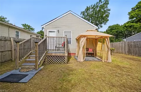 Exterior - 7422 Davidson St, Norfolk, VA 23513 photo 4 of 8
