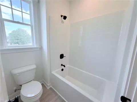 Bath - 709 Flatrock Ln, Chesapeake, VA 23320 photo 5 of 6
