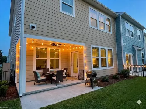 Exterior - 709 Flatrock Ln, Chesapeake, VA 23320 photo 3 of 8