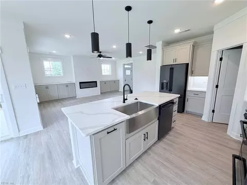 Kitchen - 709 Flatrock Ln, Chesapeake, VA 23320 photo 9 of 9