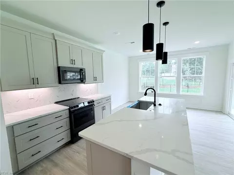 Kitchen - 709 Flatrock Ln, Chesapeake, VA 23320 photo 8 of 9