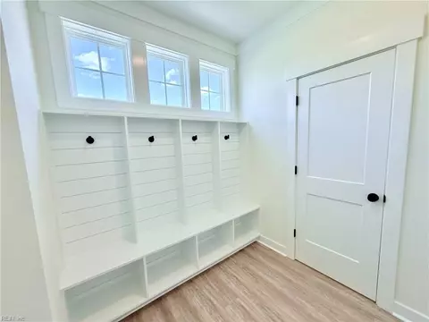 Entry Way - 709 Flatrock Ln, Chesapeake, VA 23320 photo 3 of 3