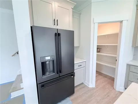 Kitchen - 709 Flatrock Ln, Chesapeake, VA 23320 photo 5 of 9