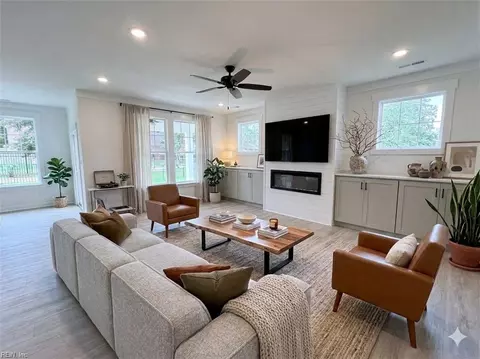 Living - 709 Flatrock Ln, Chesapeake, VA 23320 photo 1 of 3