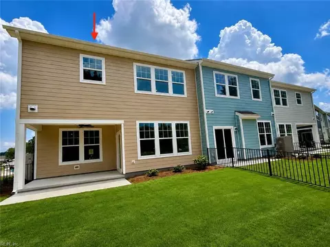 Exterior - 709 Flatrock Ln, Chesapeake, VA 23320 photo 5 of 8