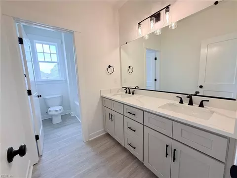 Bath - 709 Flatrock Ln, Chesapeake, VA 23320 photo 4 of 6
