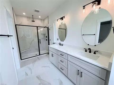 Bath - 709 Flatrock Ln, Chesapeake, VA 23320 photo 1 of 6