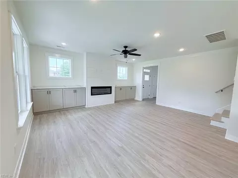 Living - 709 Flatrock Ln, Chesapeake, VA 23320 photo 3 of 3