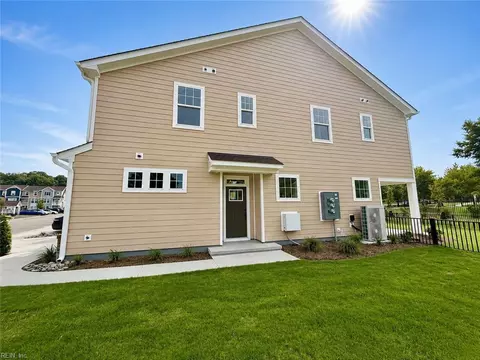 Exterior - 709 Flatrock Ln, Chesapeake, VA 23320 photo 6 of 8