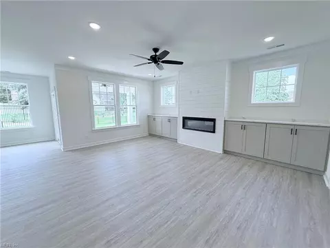 Living - 709 Flatrock Ln, Chesapeake, VA 23320 photo 2 of 3