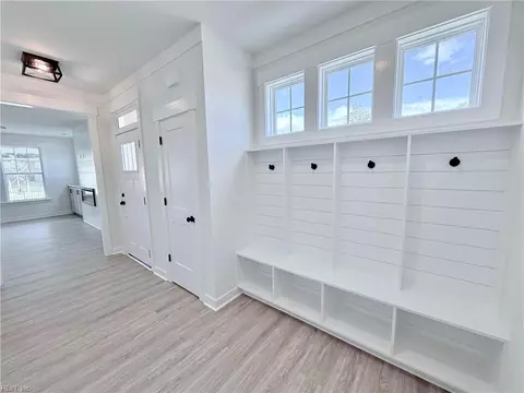 Entry Way - 709 Flatrock Ln, Chesapeake, VA 23320 photo 2 of 3