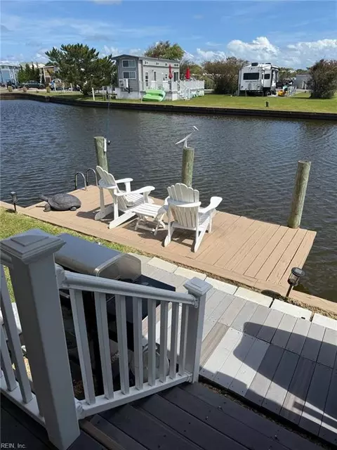 3665 Sandpiper Rd #88, Virginia Beach, VA 23456