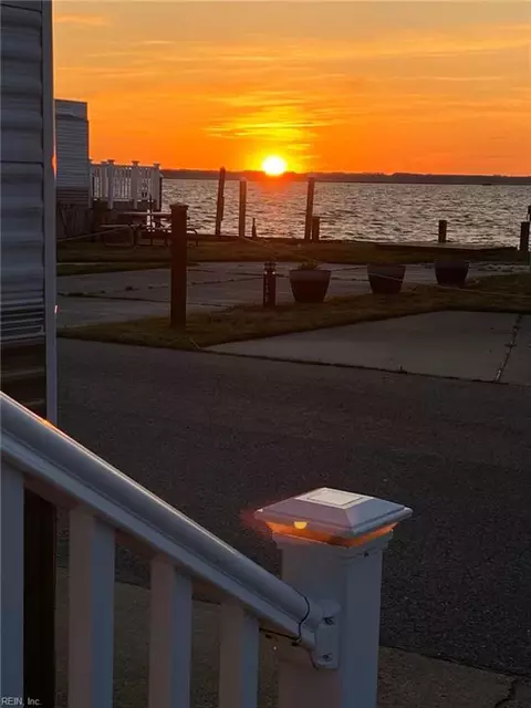 3665 Sandpiper Rd #88, Virginia Beach, VA 23456