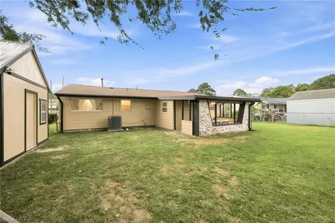Exterior - 1168 Pascal Pl, Norfolk, VA 23502 photo 9 of 11