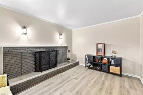 Living - 1168 Pascal Pl, Norfolk, VA 23502 photo 2 of 2