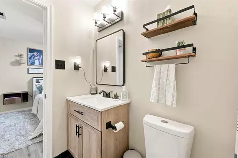 Bath - 1168 Pascal Pl, Norfolk, VA 23502 photo 3 of 4