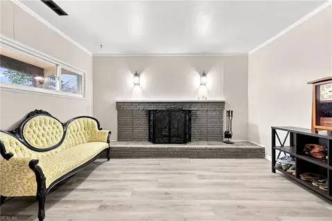 Living - 1168 Pascal Pl, Norfolk, VA 23502 photo 1 of 2