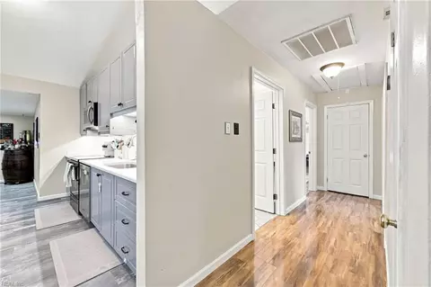 Entry Way - 1168 Pascal Pl, Norfolk, VA 23502 photo 6 of 9