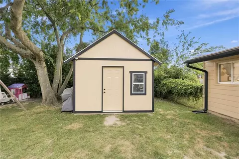 Exterior - 1168 Pascal Pl, Norfolk, VA 23502 photo 10 of 11