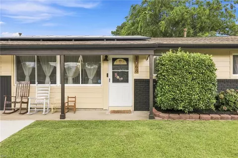 Exterior - 1168 Pascal Pl, Norfolk, VA 23502 photo 5 of 11