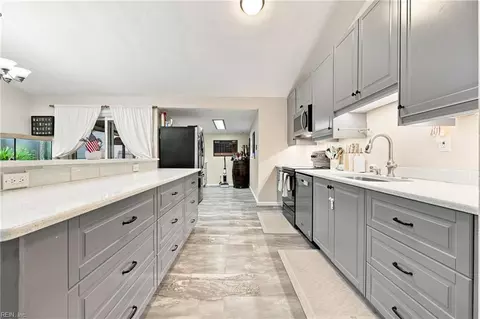 Kitchen - 1168 Pascal Pl, Norfolk, VA 23502 photo 2 of 4