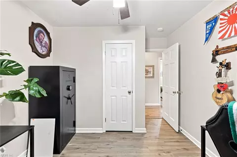 Entry Way - 1168 Pascal Pl, Norfolk, VA 23502 photo 8 of 9