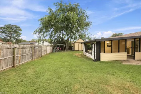 Exterior - 1168 Pascal Pl, Norfolk, VA 23502 photo 8 of 11