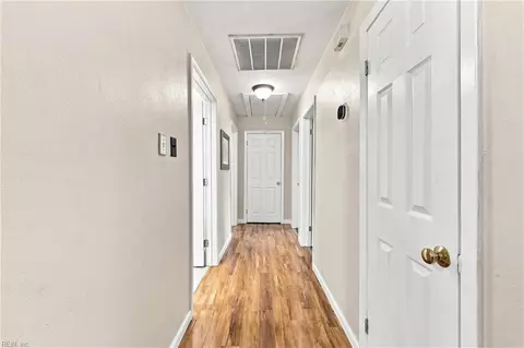 Entry Way - 1168 Pascal Pl, Norfolk, VA 23502 photo 7 of 9