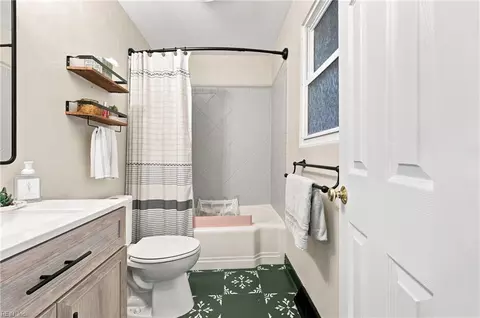 Bath - 1168 Pascal Pl, Norfolk, VA 23502 photo 4 of 4