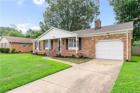 19 Bosch Ln, Newport News, VA 23606