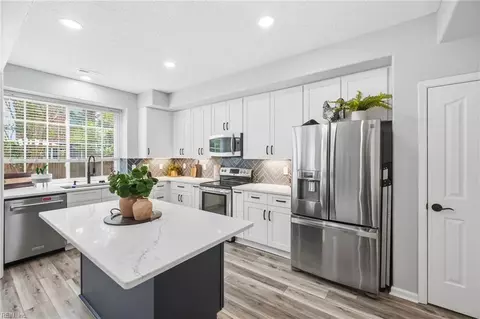 122 Brassie Dr, Yorktown, VA 23693