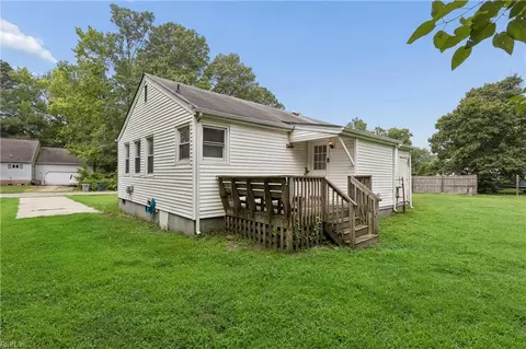 Exterior - 30 Butler Dr, Hampton, VA 23666 photo 2 of 4